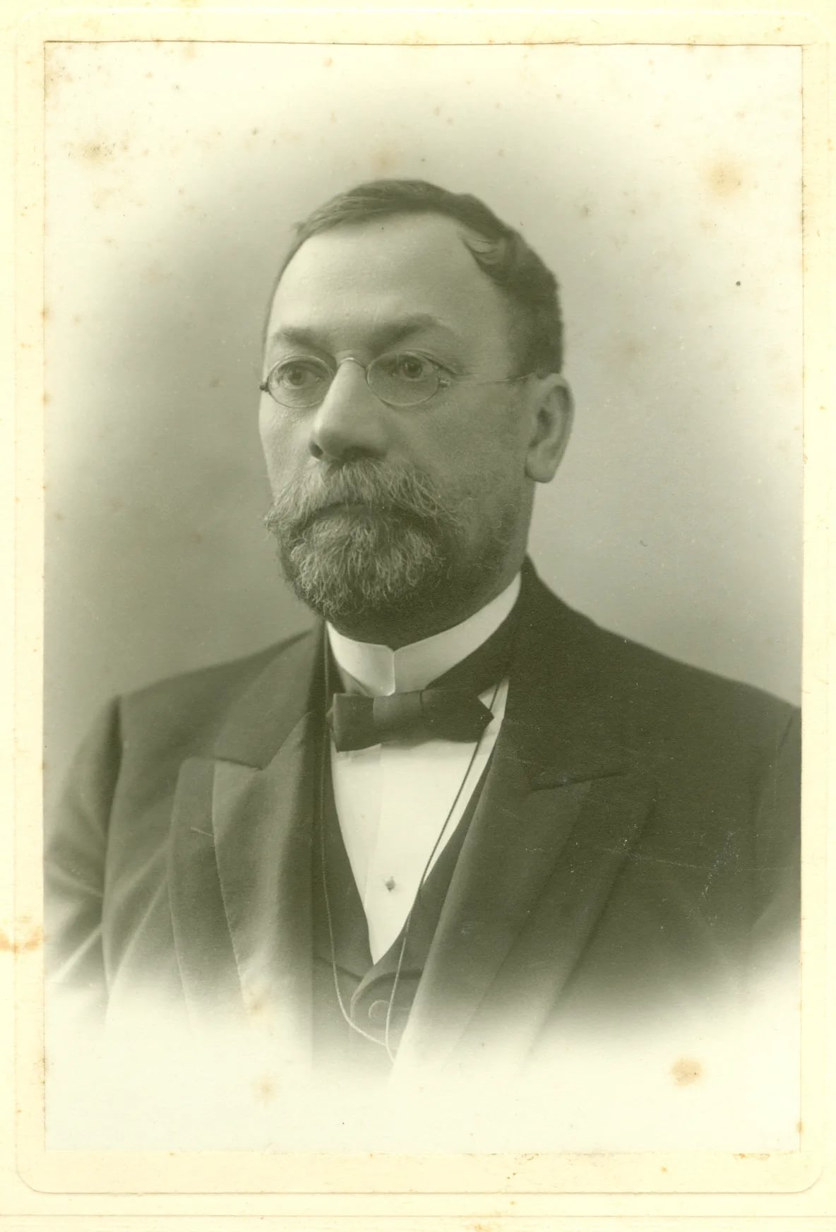Porträt von Fyodor Nikolayevich Yastemsky (1858–1919) – Gedenkseite