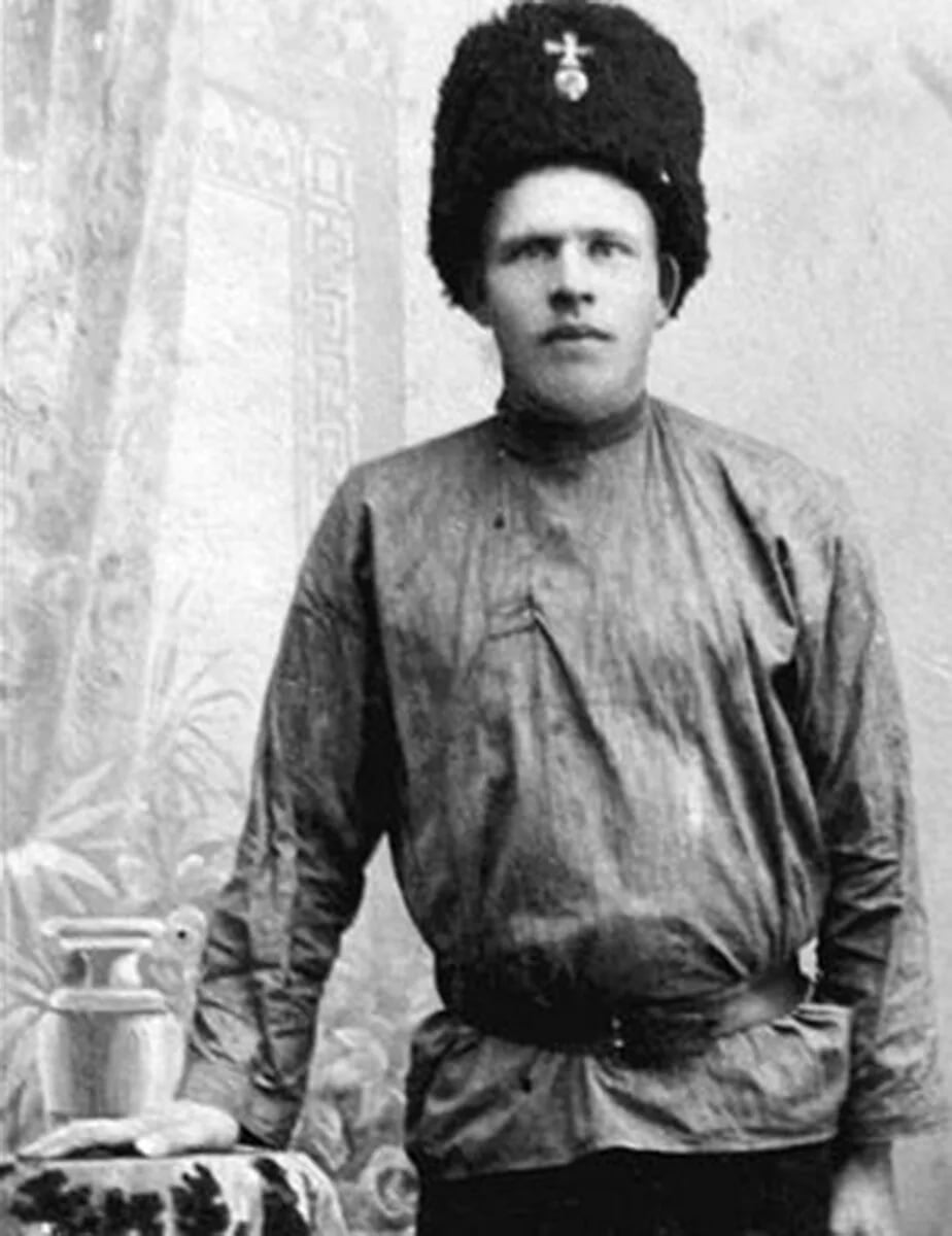 Porträt von Pavel Spiridonovich Medvedev (1888–1919) – Gedenkseite