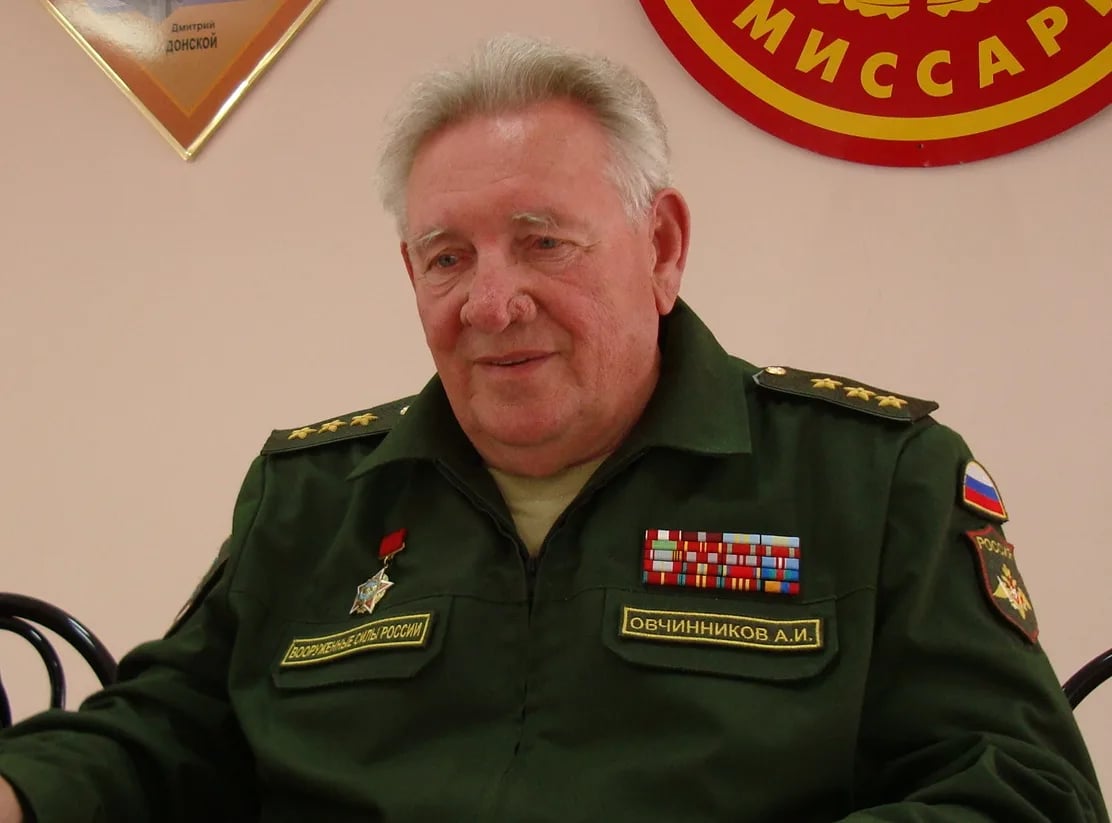 Porträt von Alexander Iwanowitsch Owtschinnikow (1937–2017) – Gedenkseite