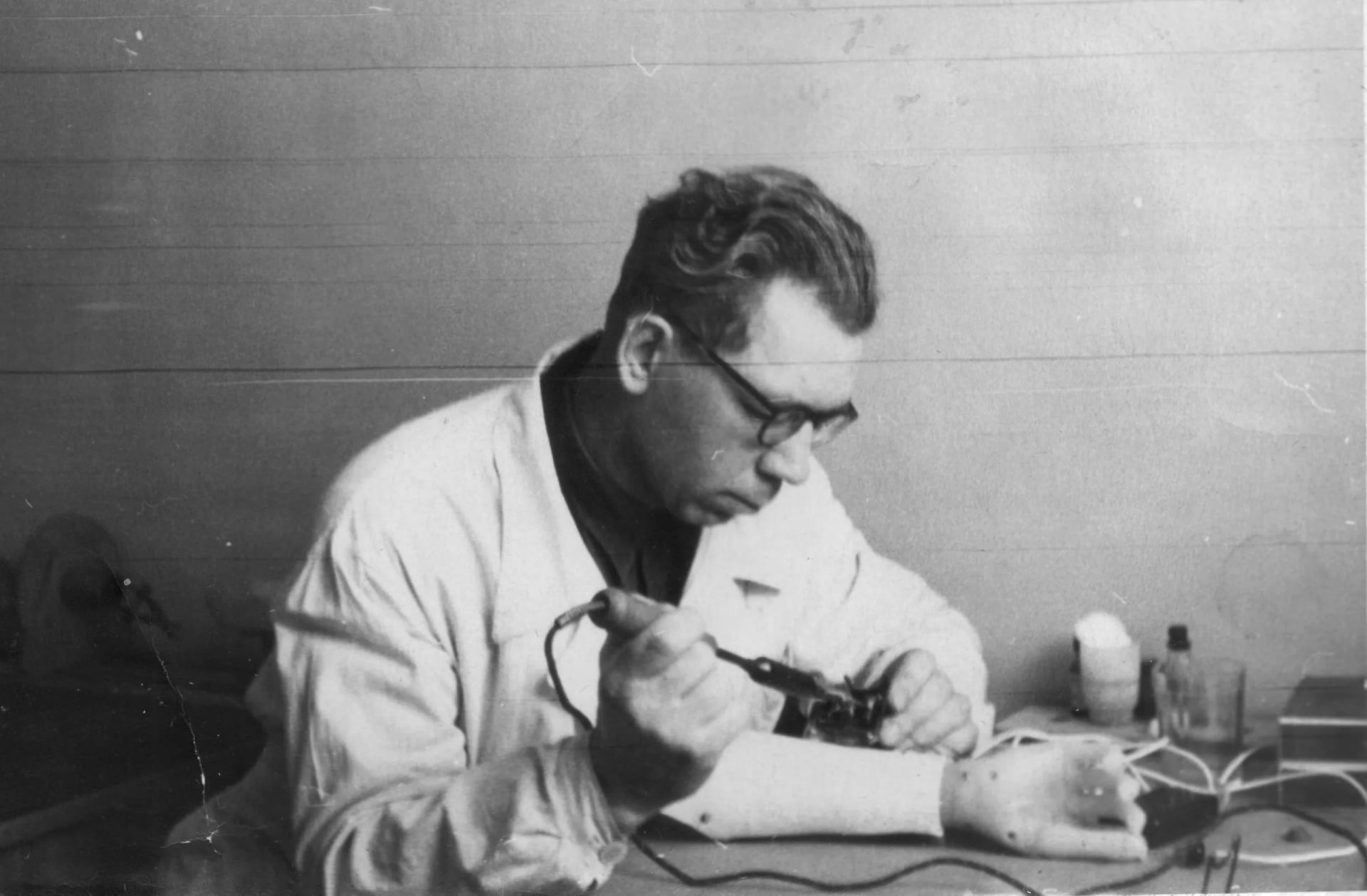 Porträt von Alexey Ivanovich Remizov (1924–1973) – Gedenkseite