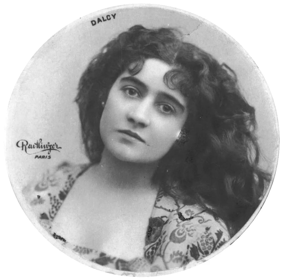 Portrait of Jehanne d'Alcy (1865–1956) – memorial page
