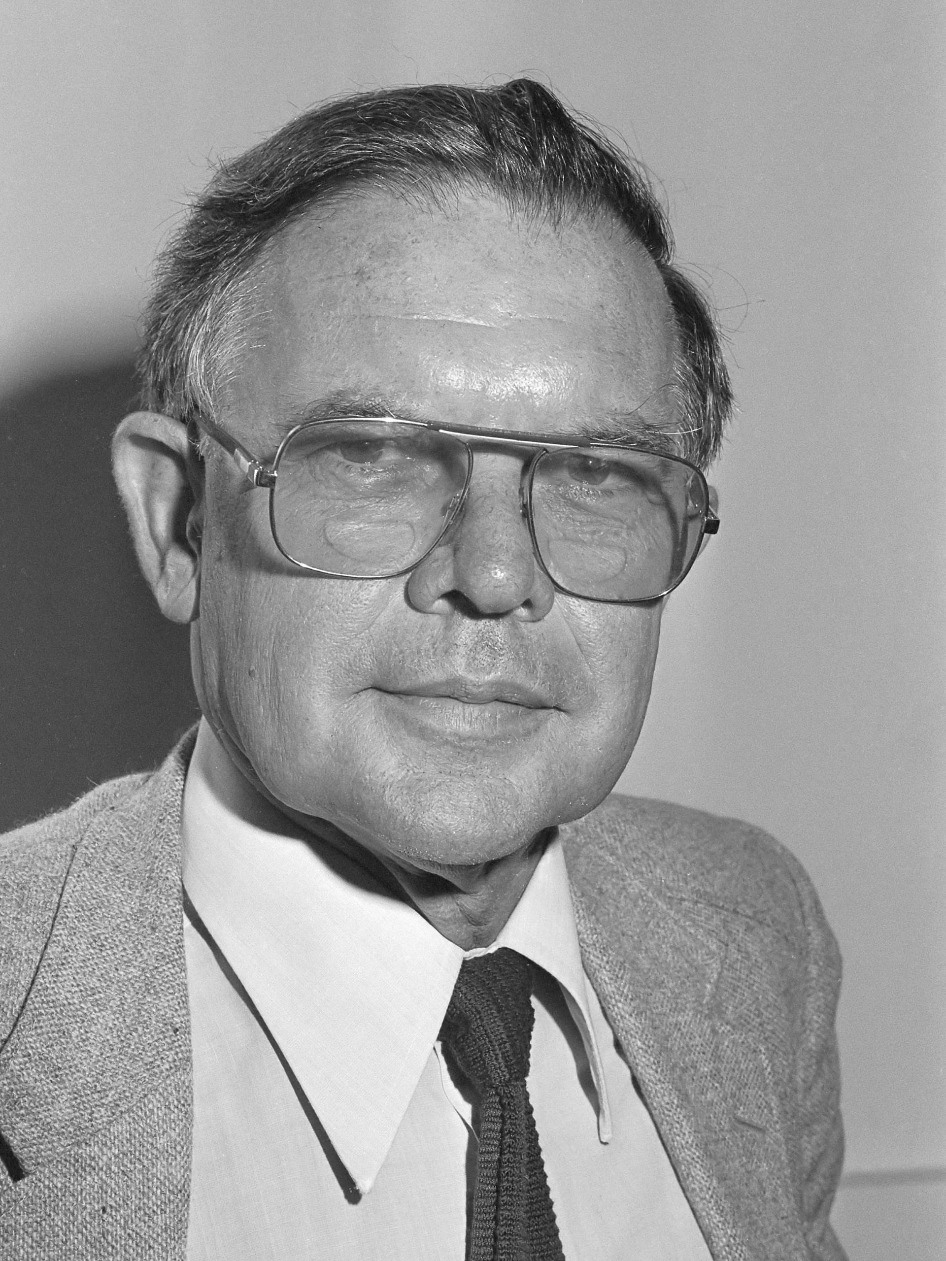 Portrait of Dirk Bernard Joseph Schouten (1923–2018) – memorial page