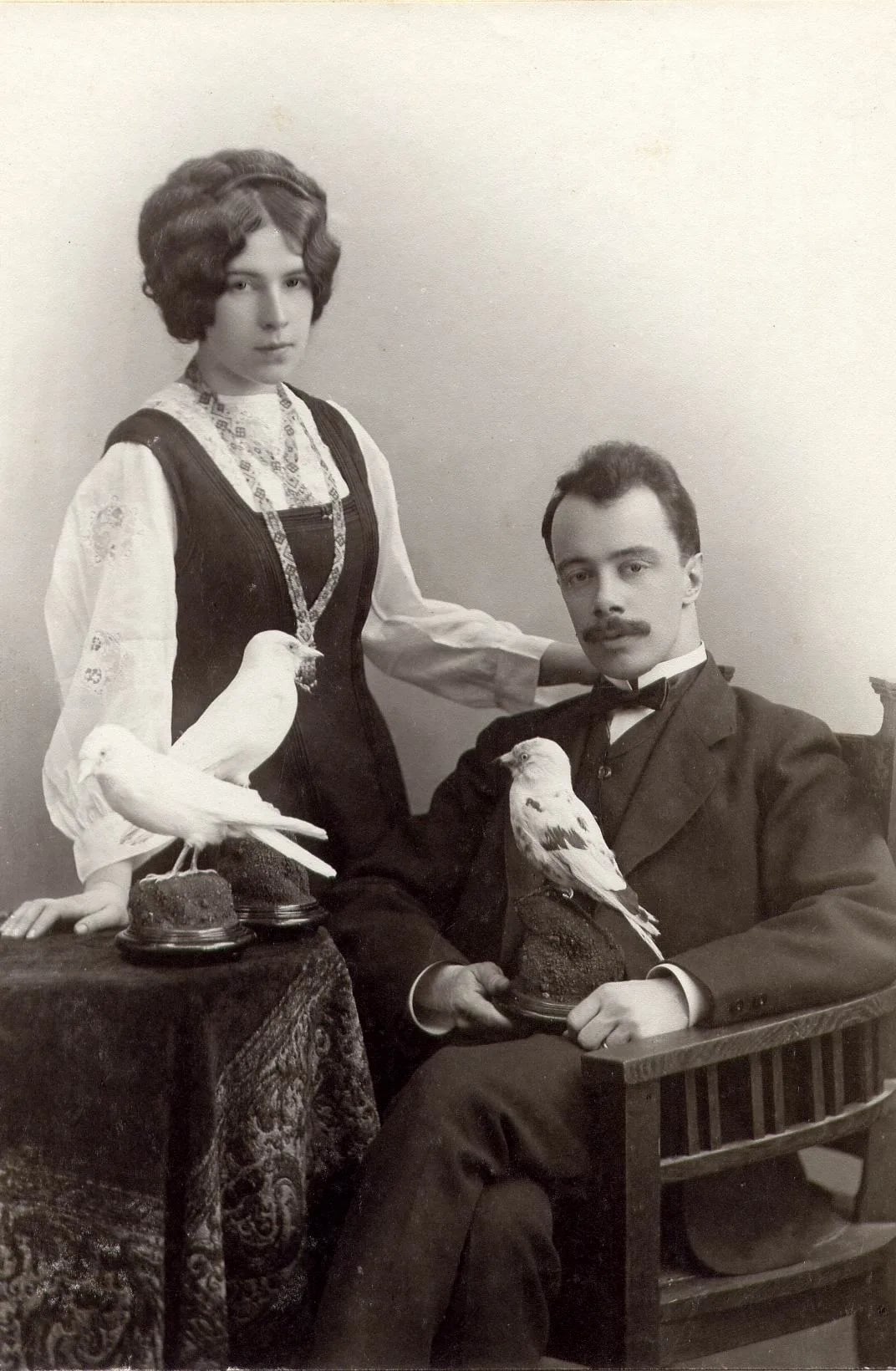 Porträt von Nadeschda Nikolajewna Ladygina-Kohts (1889–1963) – Gedenkseite