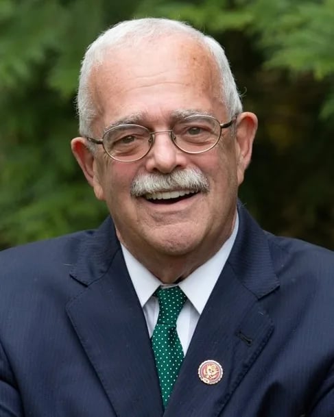 Porträt von Gerry Connolly (1950–2025) – Gedenkseite
