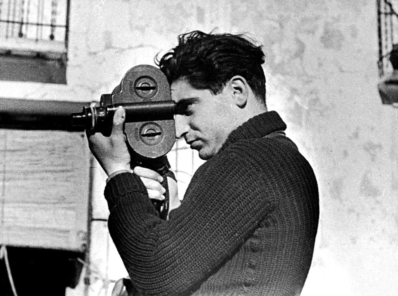 Porträt von Robert Capa (1913–1954) – Gedenkseite