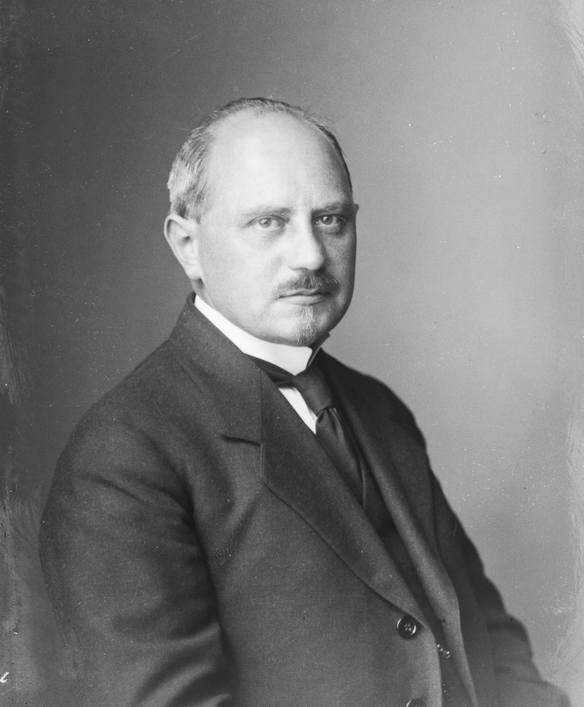 Porträt von Viggo Christensen (1880–1967) – Gedenkseite