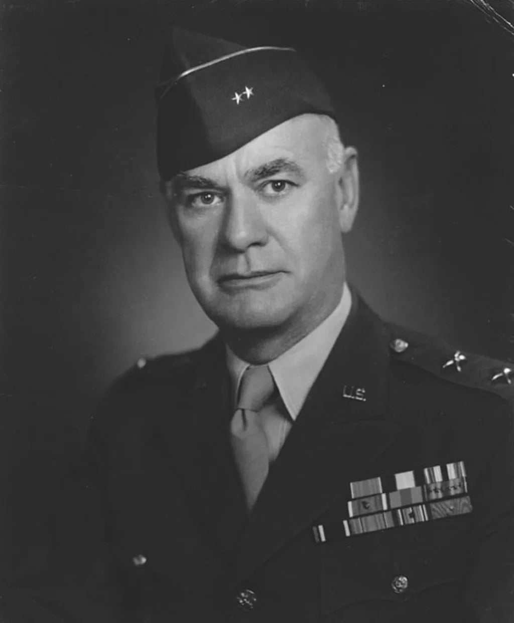 Portrait of Fred L. Walker (1887–1969) – memorial page