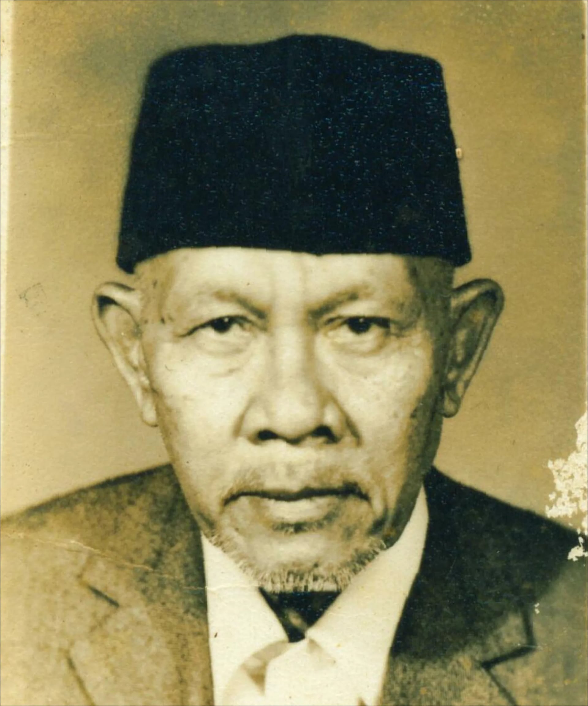 Portrait of Noer Alie (1914–1992) – memorial page