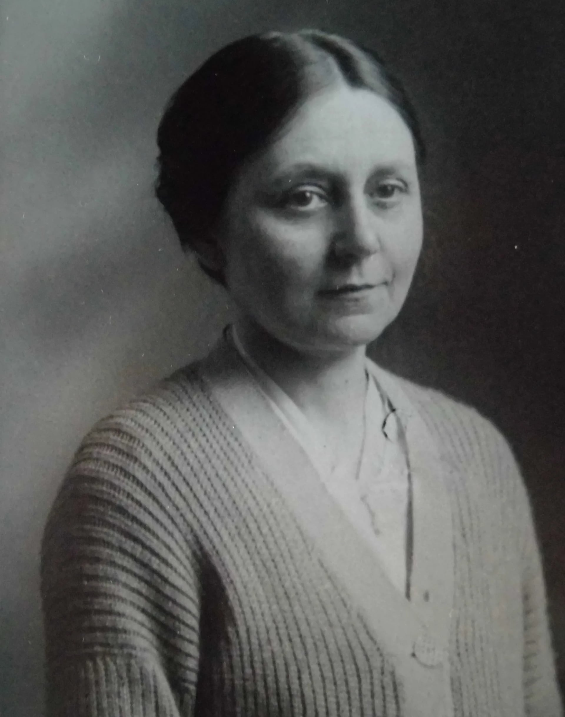Porträt von Yvonne Pouzin (1884–1947) – Gedenkseite