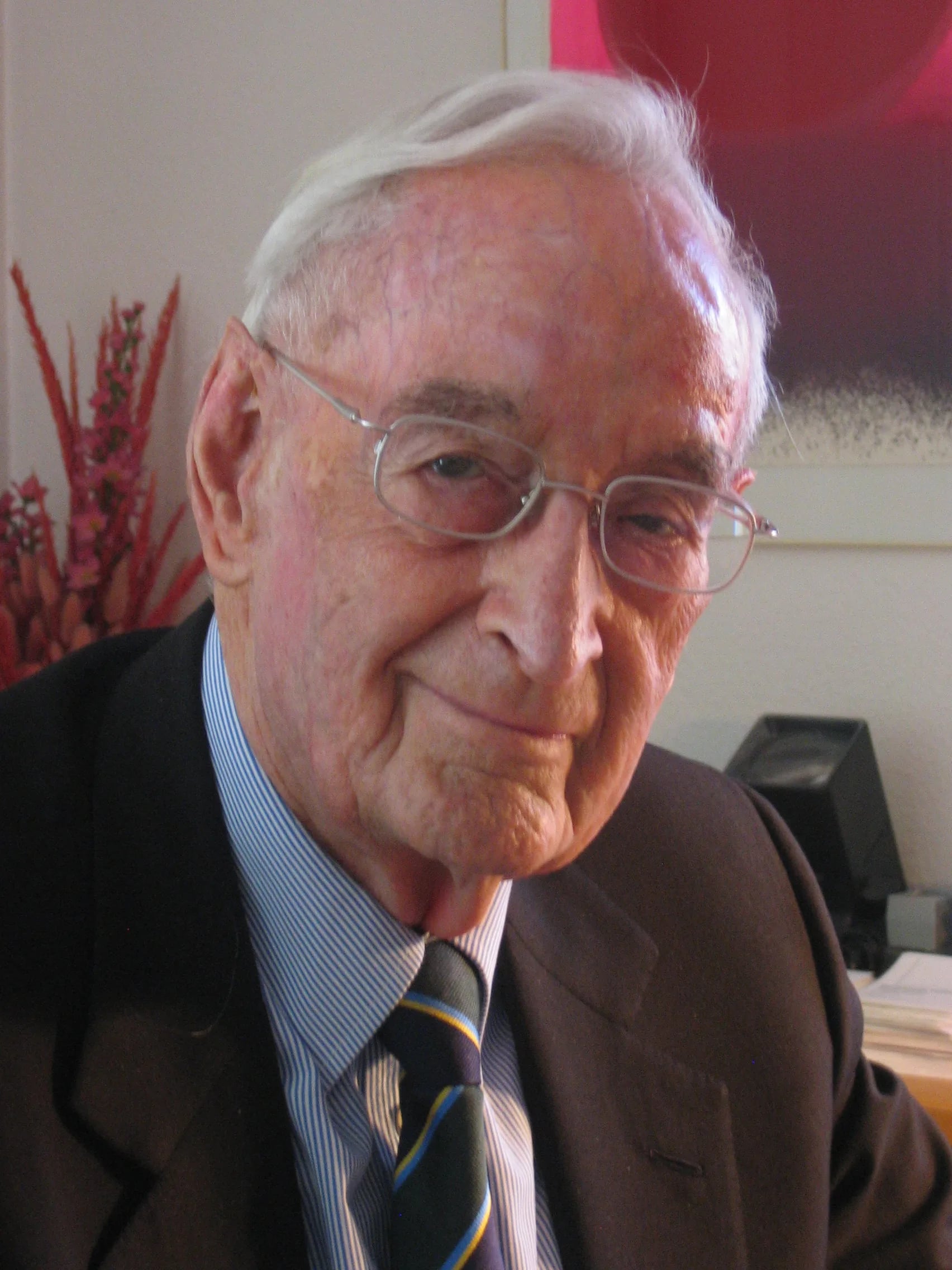 Portrait of Walter Siegenthaler (1923–2010) – memorial page
