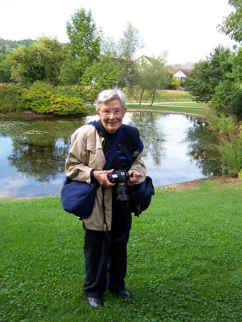 Portrait of Marilyn E. Jacox (1929–2013) – memorial page
