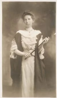 Portrait of Mona McBurney (1862–1932) – memorial page
