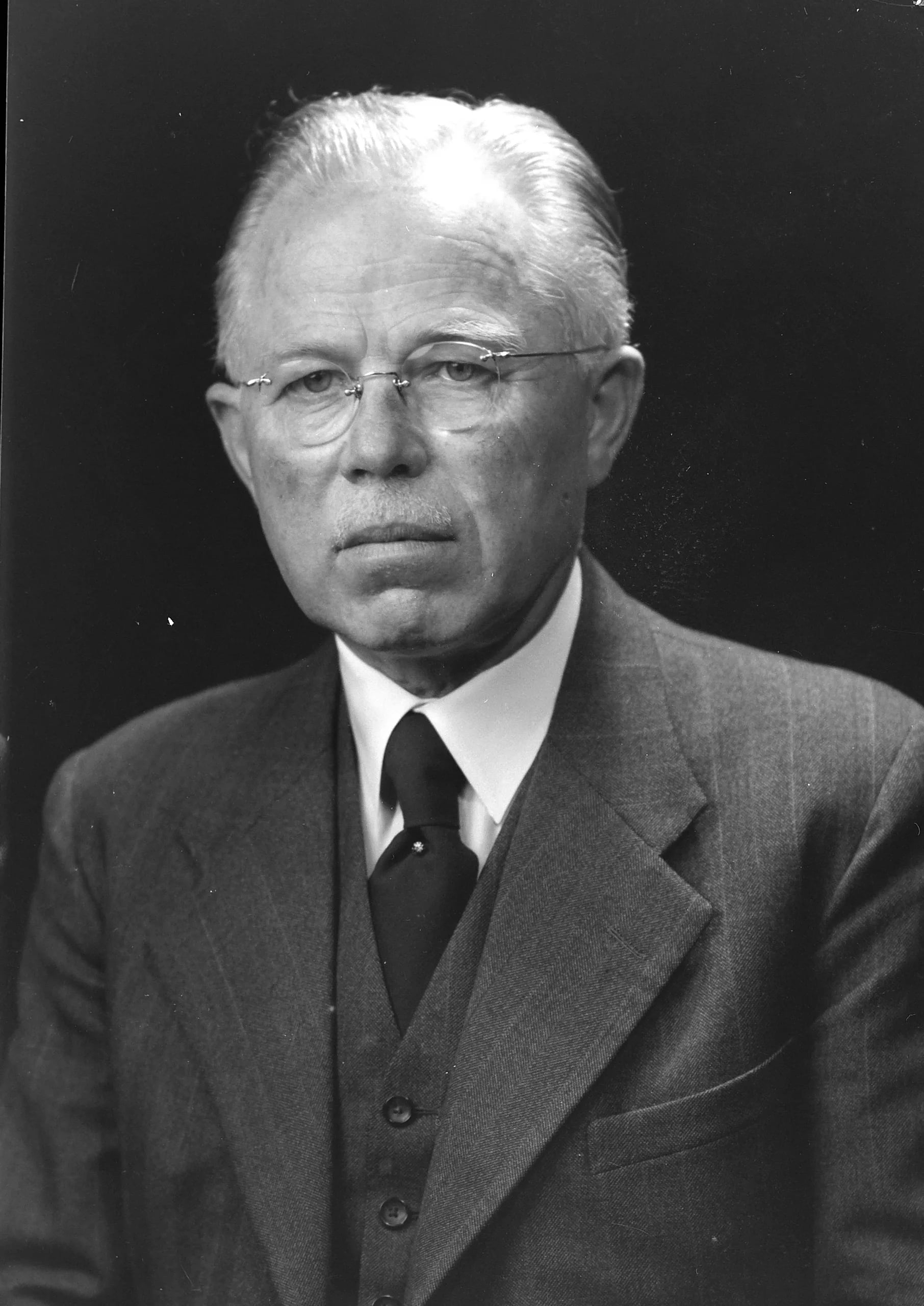 Portrait of Gesinus Gerhardus Kloeke (1887–1963) – memorial page