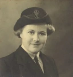 Porträt von Doireann MacDermott (1923–2024) – Gedenkseite