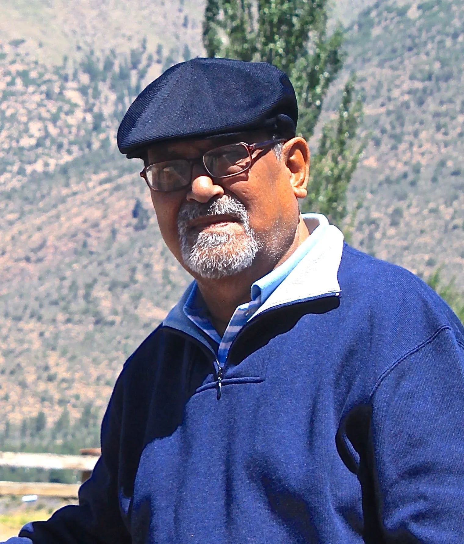 Porträt von Debu Bose (1942–2018) – Gedenkseite