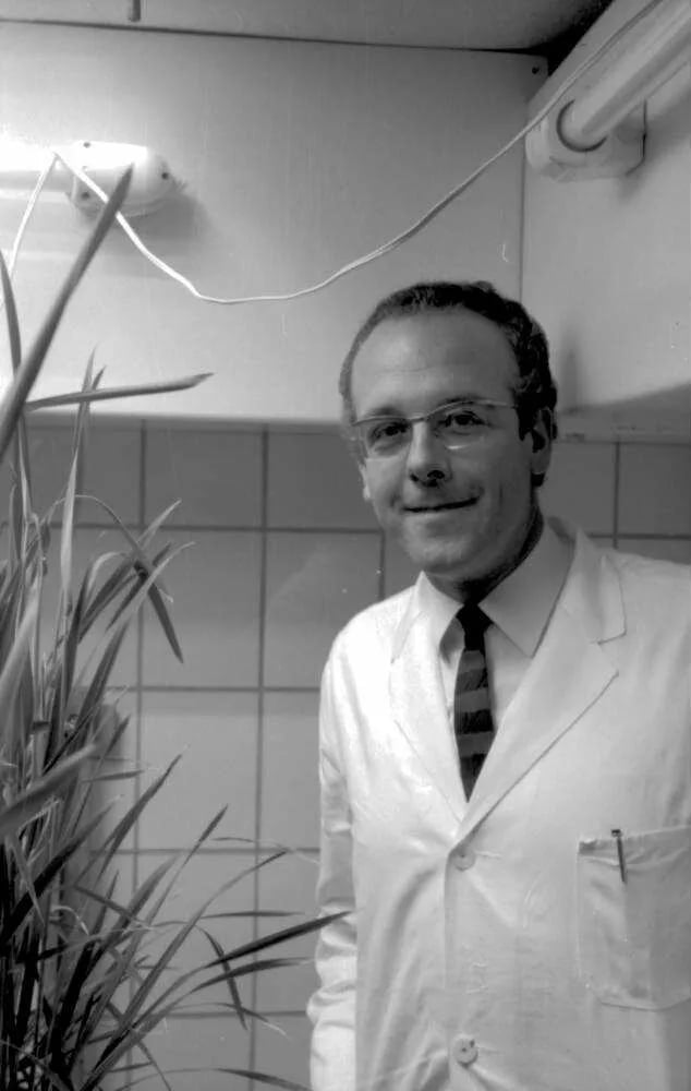 Portrait of Hans Mohr (1930–2016) – memorial page