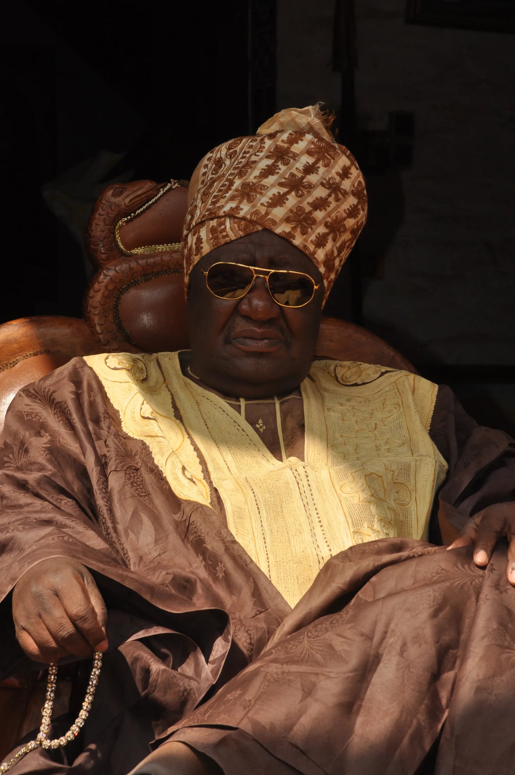 Porträt von Ibrahim Mbombo Njoya (1937–2021) – Gedenkseite
