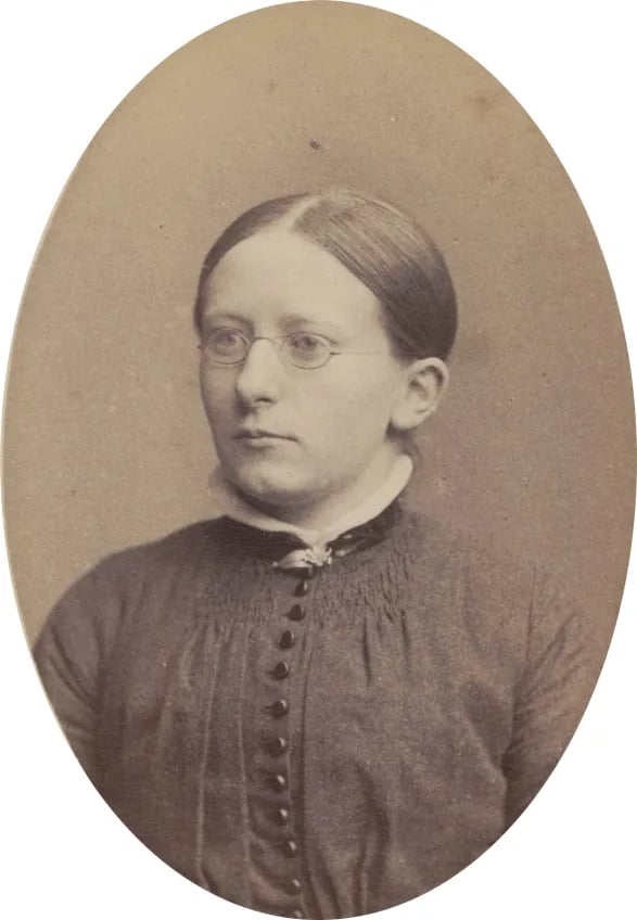 Portrait of Emilie Knappert (1860–1952) – memorial page