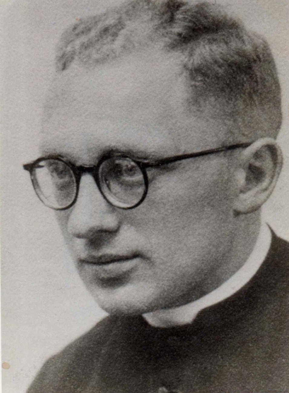 Portrait of Leo Penders (1915–1945) – memorial page