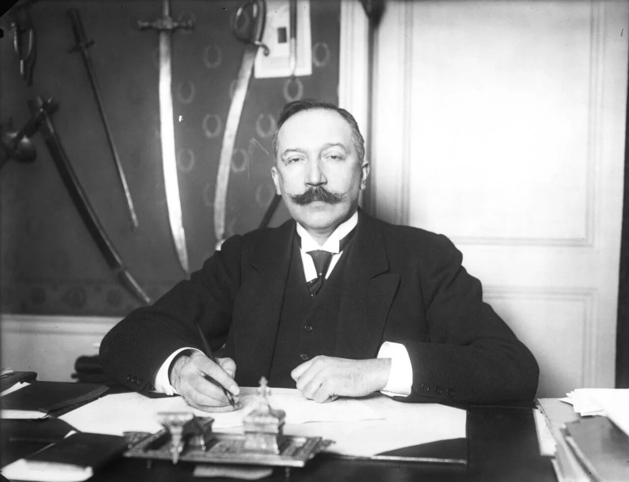 Porträt von Édouard Bussat (1863–1938) – Gedenkseite