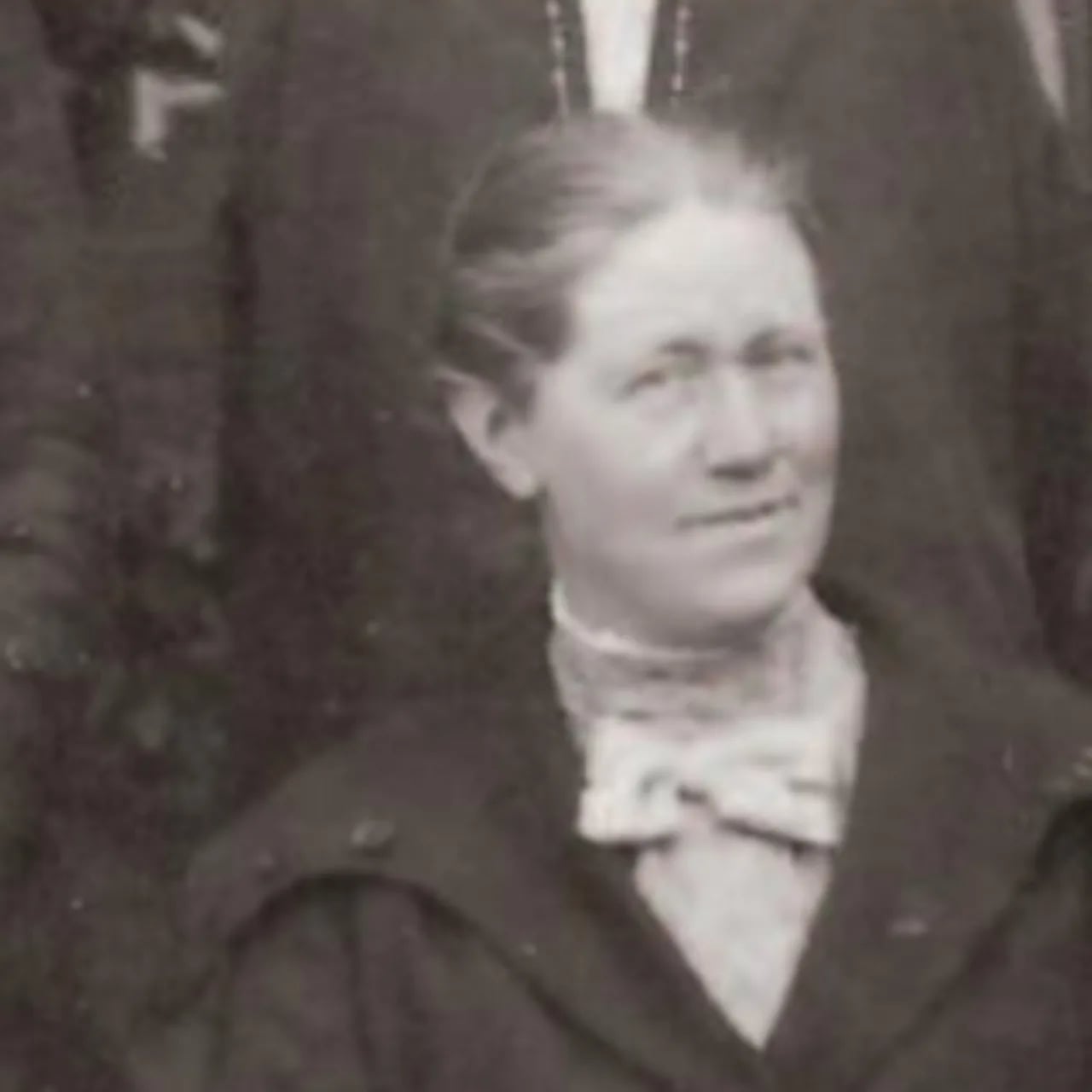 Portrait of Evelyn Cave Browne Cave (1876–1965) – memorial page
