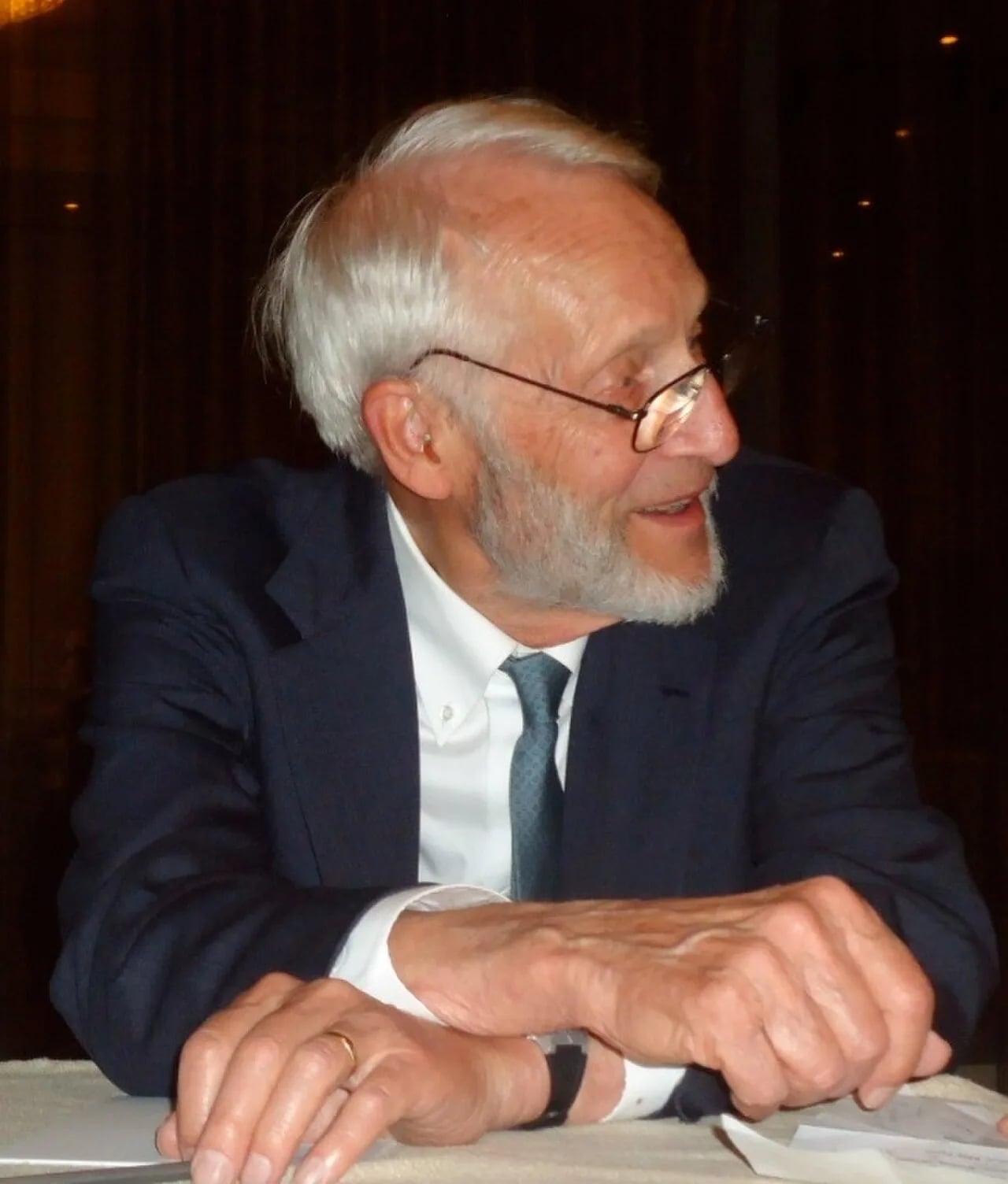Porträt von John U. Bascom (1925–2013) – Gedenkseite