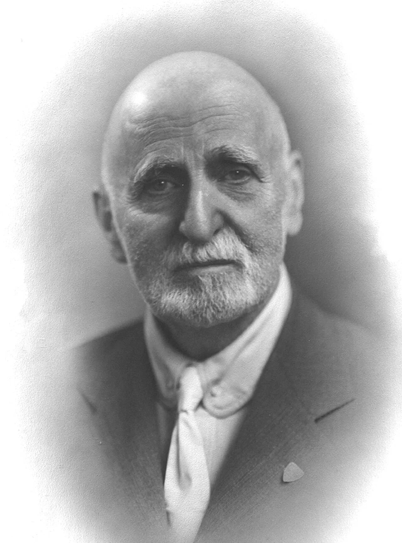 Portrait of Alex Dow (1862–1942) – memorial page
