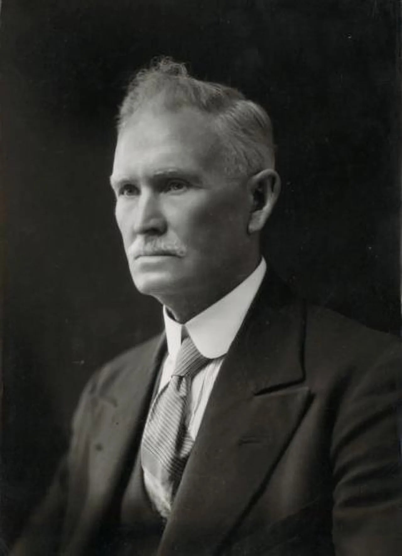 Porträt von John McNeill (1868–1943) – Gedenkseite