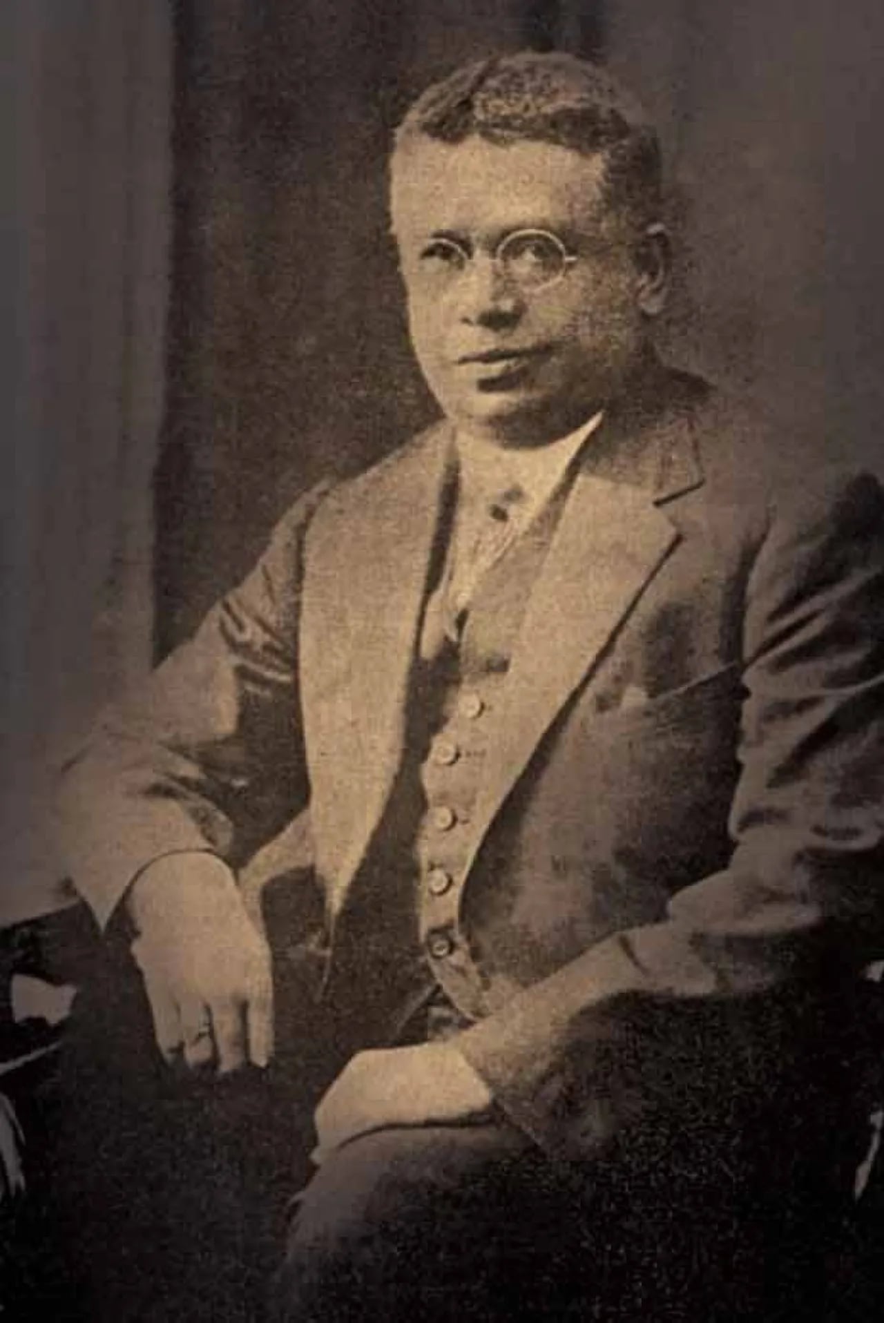 Portrait of D. J. Wimalasurendra (1874–1953) – memorial page