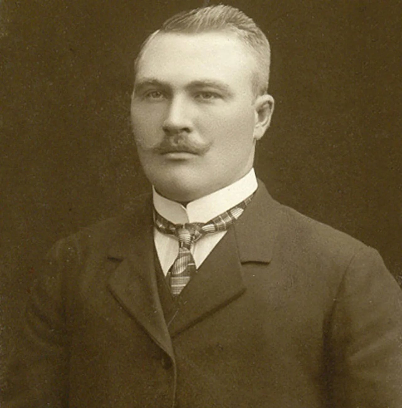 Portrait of Frans Lindstrand (1883–1959) – memorial page