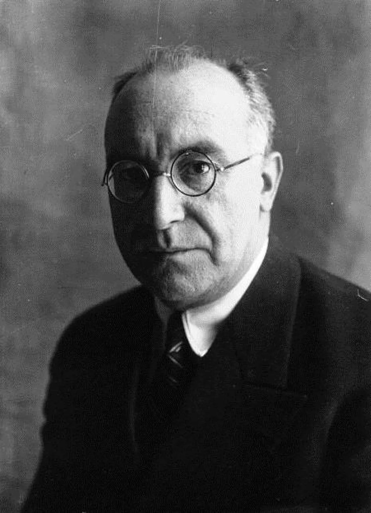Portrait of Michel Parès (1887–1966) – memorial page