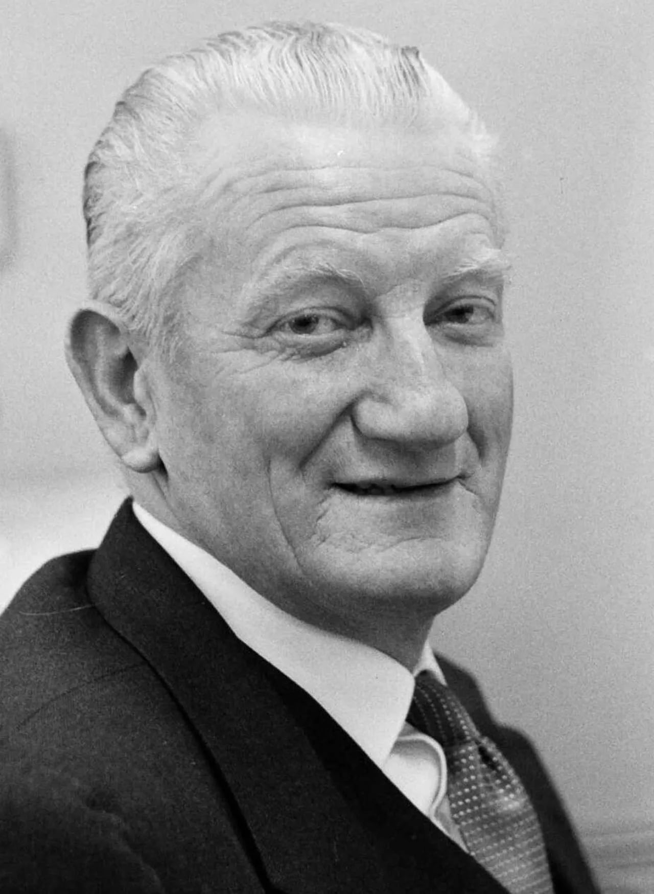 Portrait of Norman Shelton (1905–1980) – memorial page
