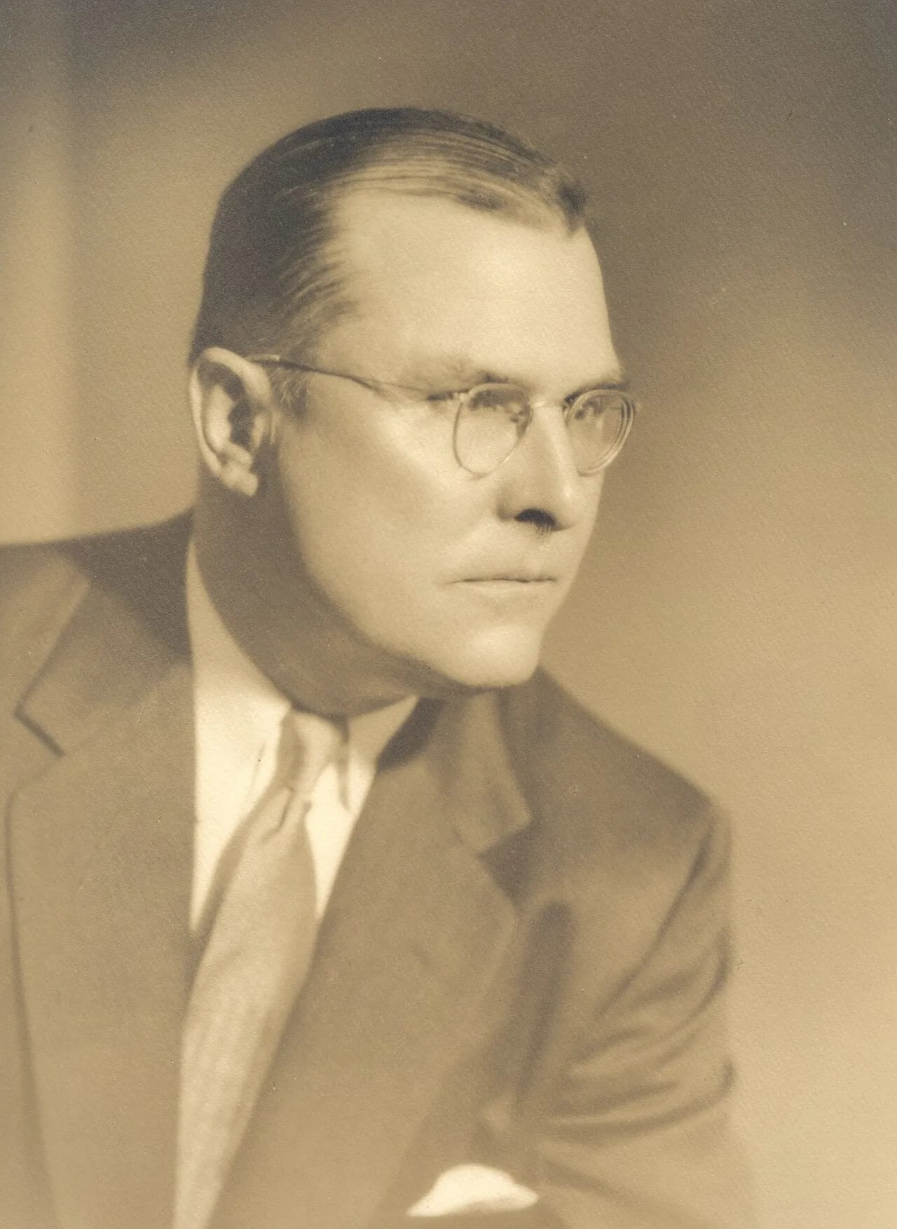 Portrait of Lyle Goodhue (1903–1981) – memorial page