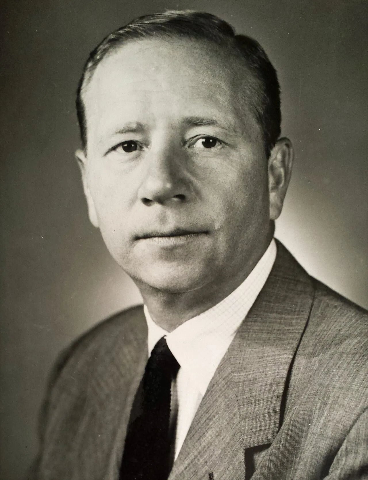 Porträt von John Bugas (1908–1982) – Gedenkseite