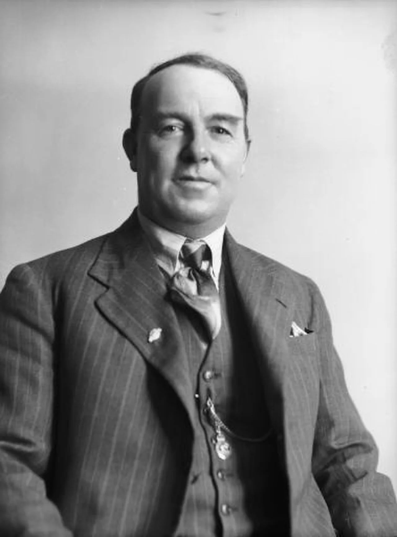 Portrait of Robert Macfarlane (1900–1981) – memorial page