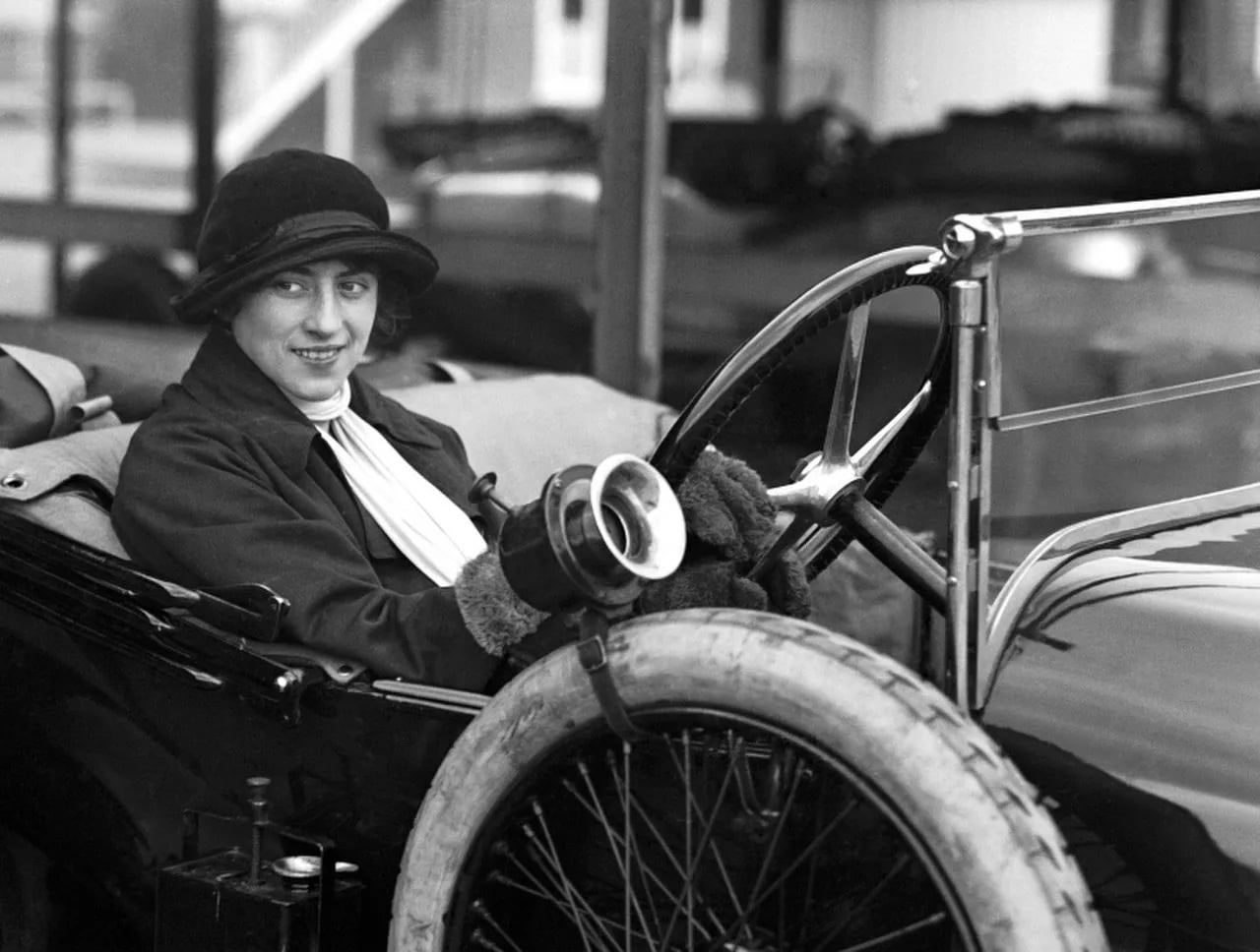 Portrait of Violette Cordery (1900–1983) – memorial page