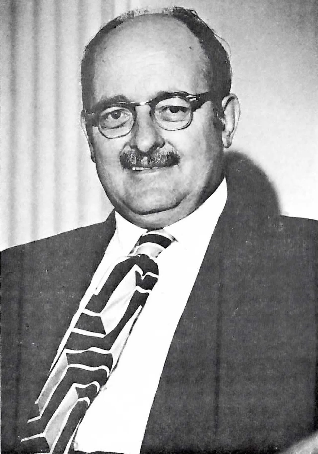 Porträt von Emory A. Hebard (1917–1993) – Gedenkseite