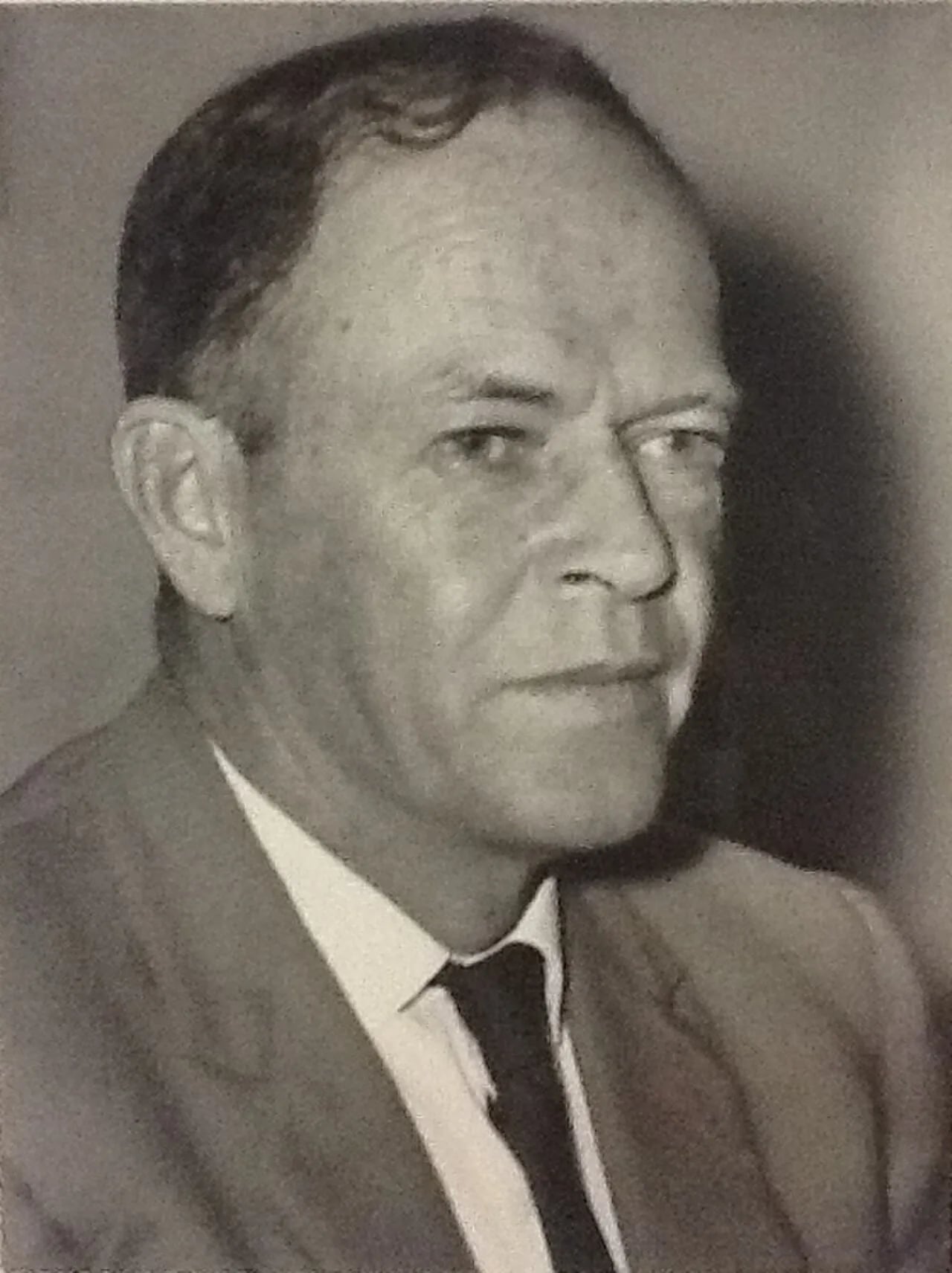 Portrait of Bunny Adair (1905–1994) – memorial page