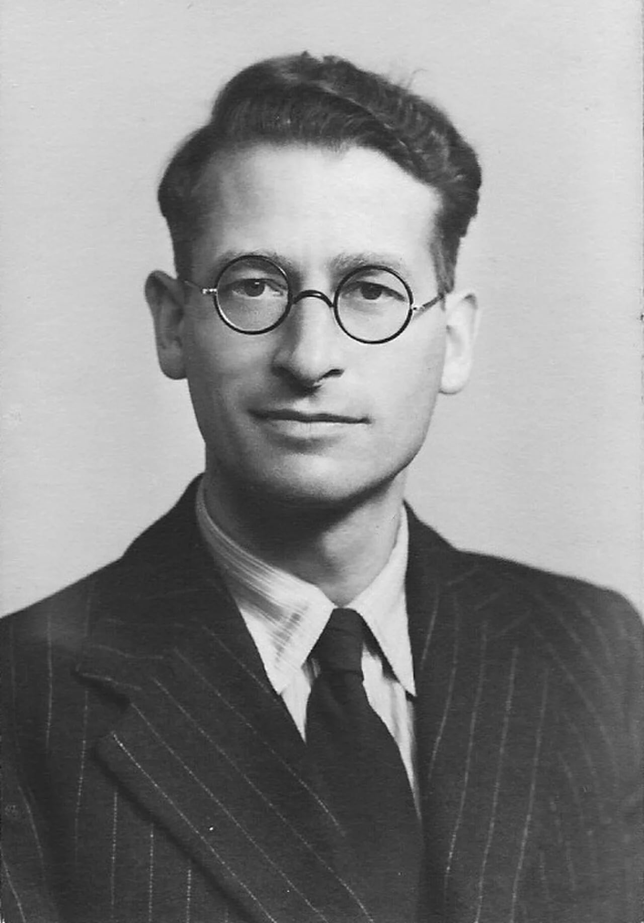 Portrait of Derek Richter (1907–1995) – memorial page
