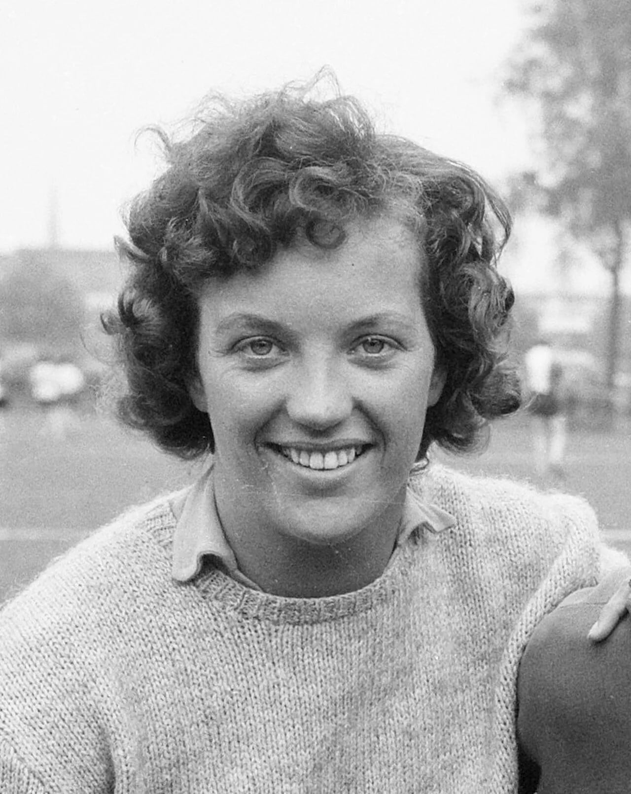 Portrait of Nel Zwier (1936–2001) – memorial page