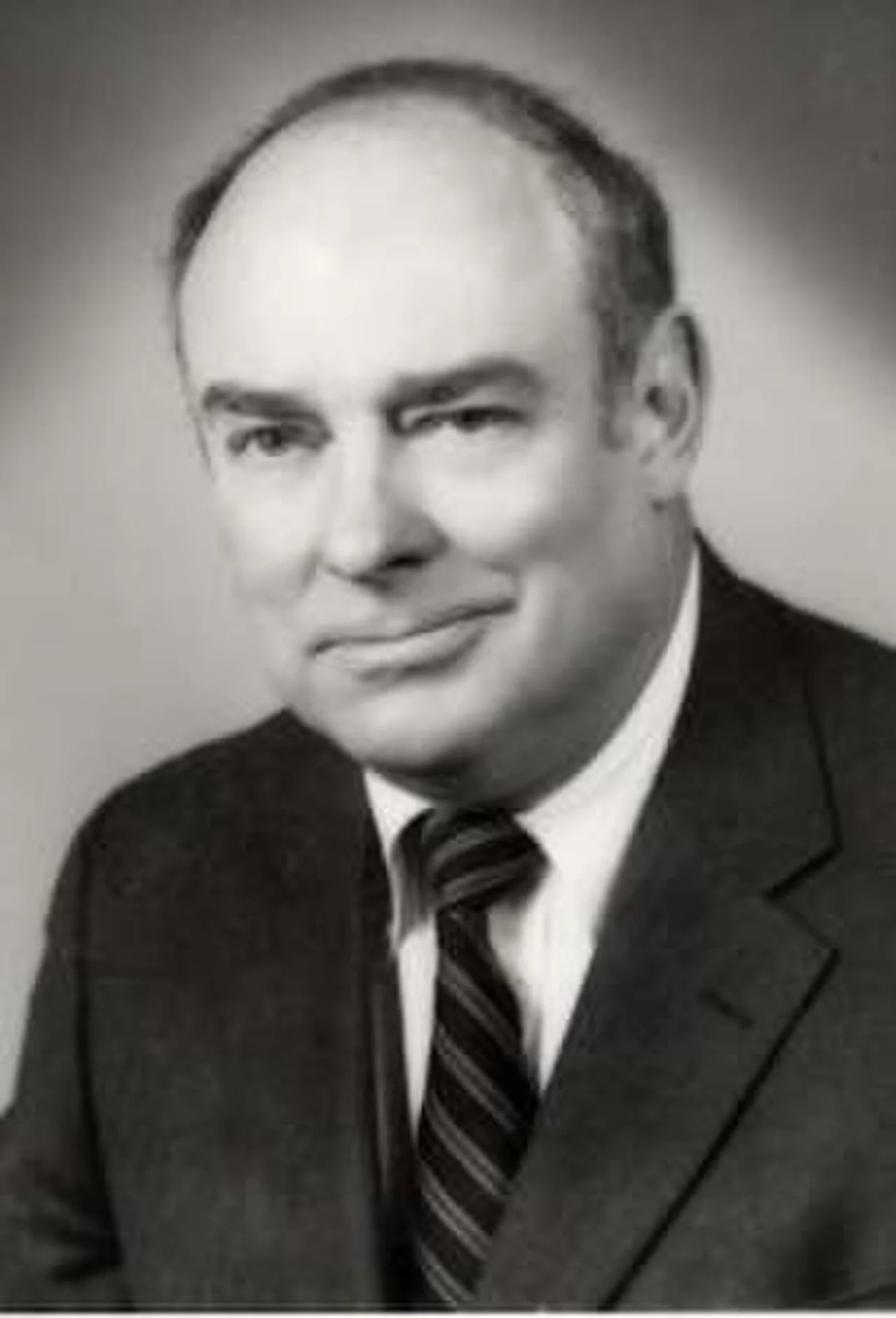 Portrait of Julius Curtis Lewis, Jr. (1926–2005) – memorial page