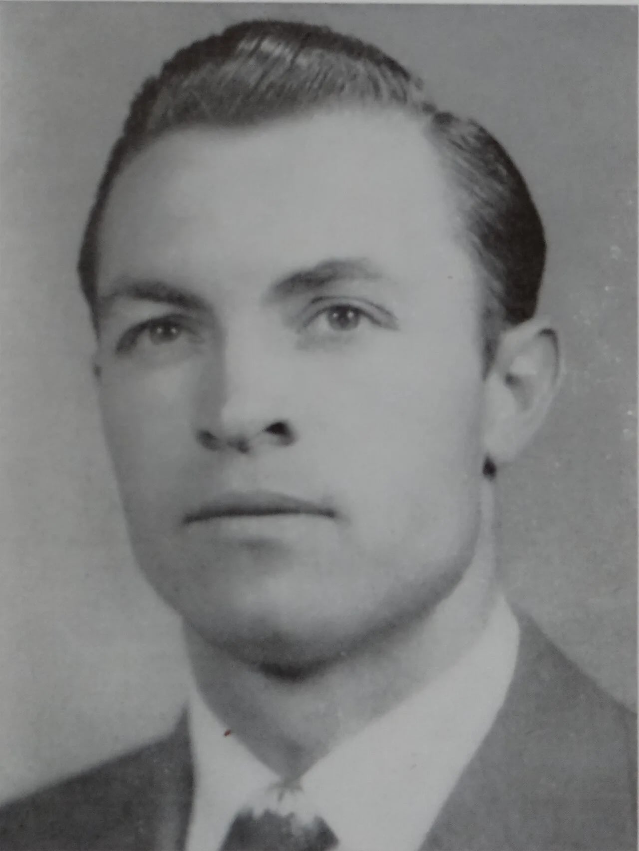 Portrait of Newt Loken (1919–2011) – memorial page