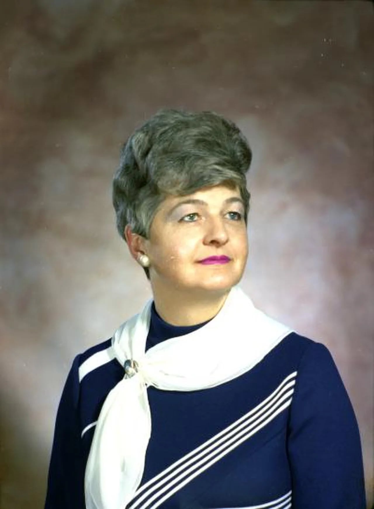 Portrait of R. Lorraine Wojahn (1920–2012) – memorial page