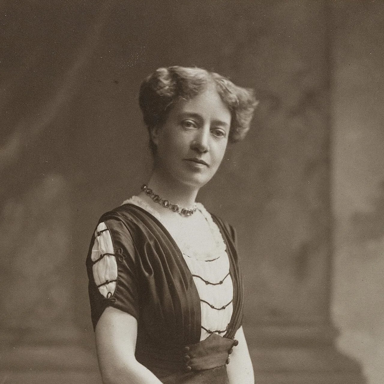 Portrait of Rose Squire (1861–1938) – memorial page