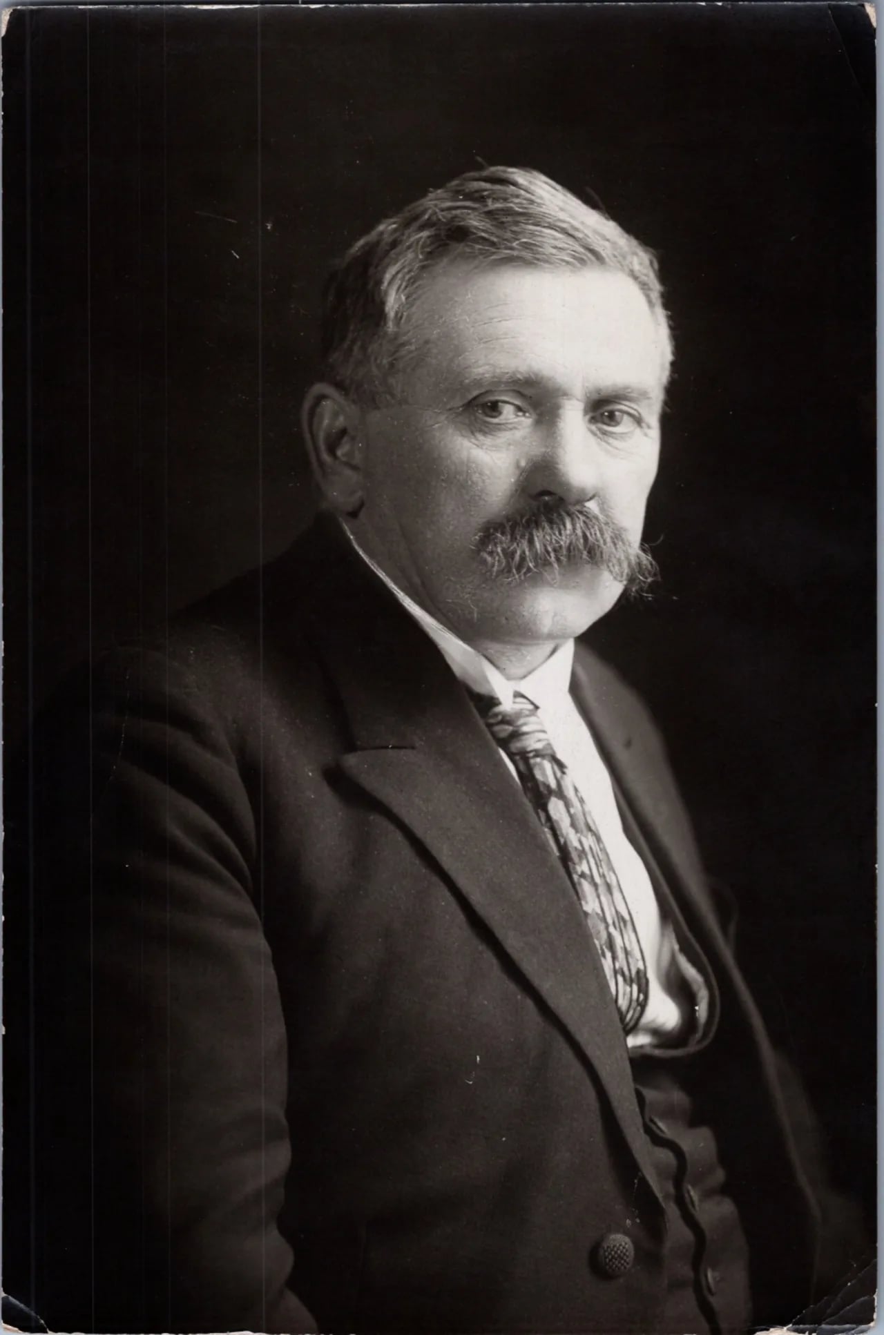 Porträt von Albert Ménil (1873–1948) – Gedenkseite