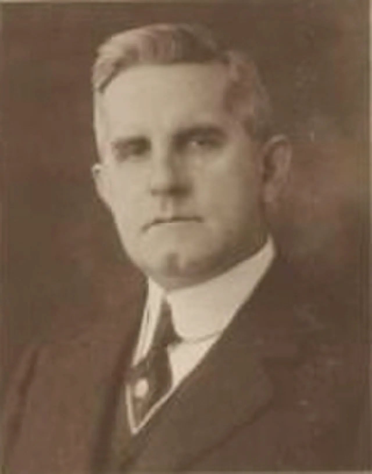 Porträt von John R. Saunders (1869–1934) – Gedenkseite