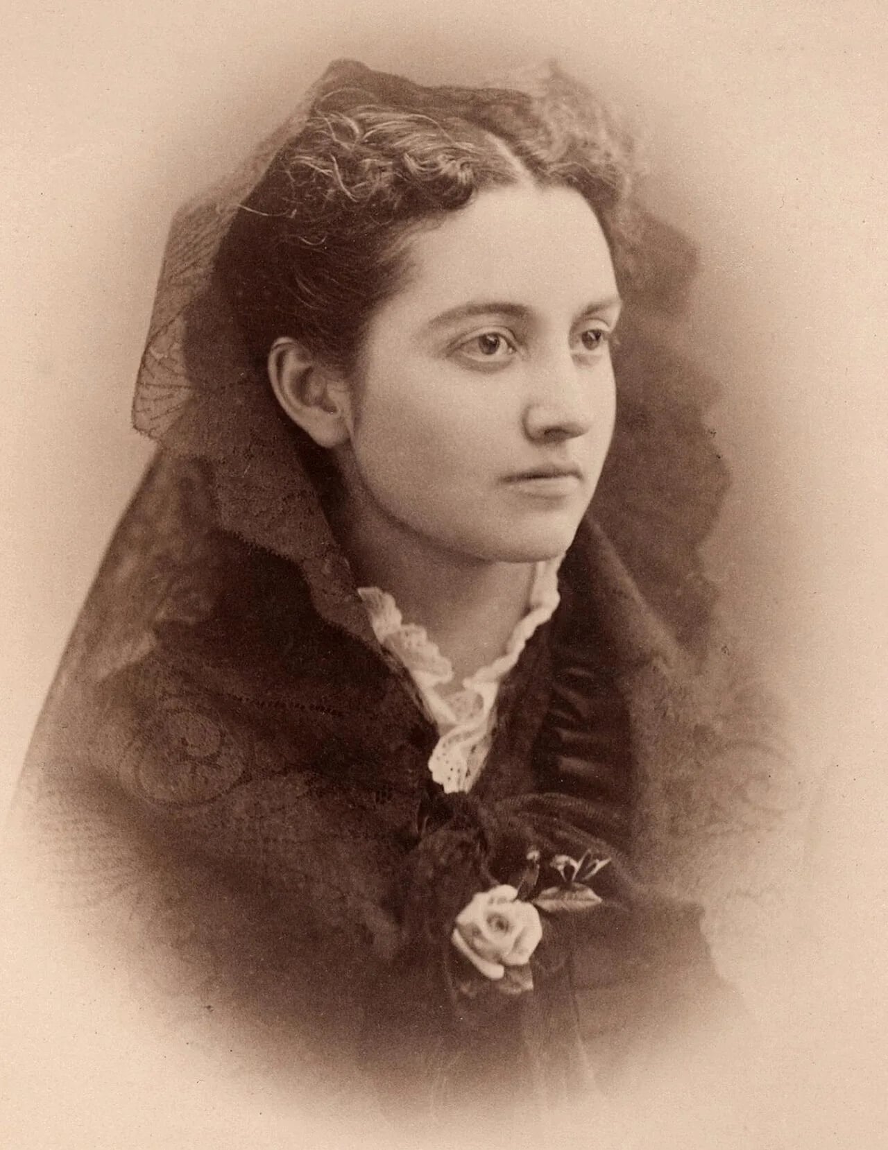 Portrait of Mary Caffrey Low (1850–1926) – memorial page