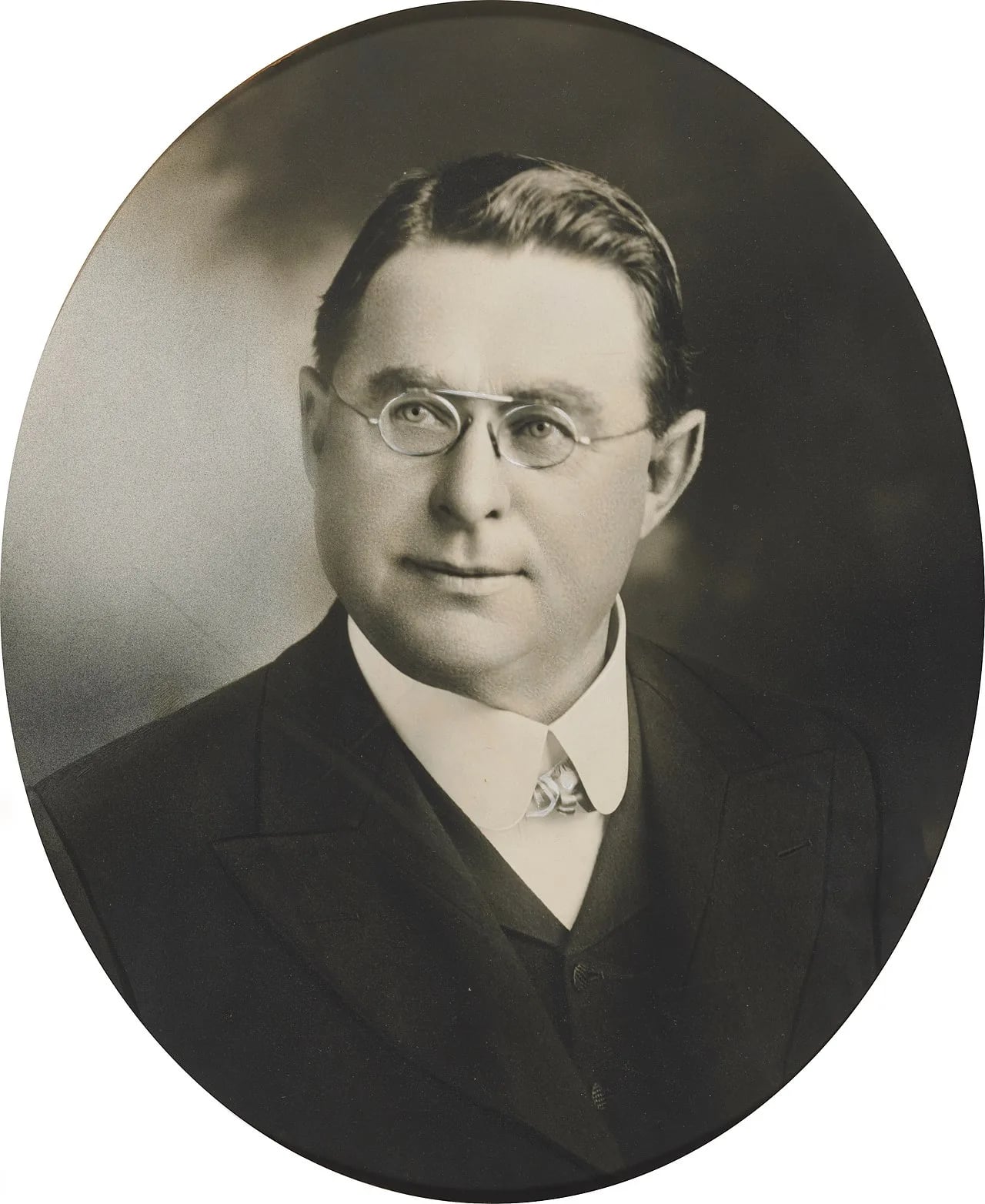 Portrait of John Rowland Dacey (1854–1912) – memorial page