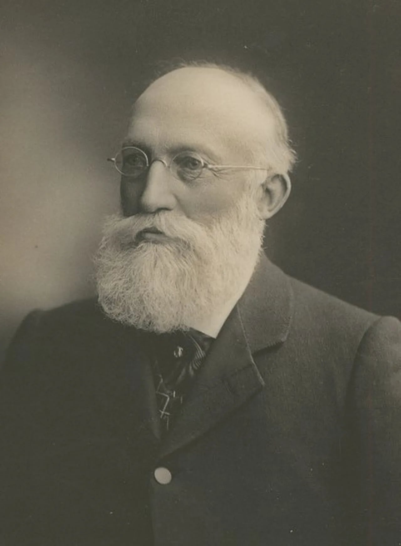 Portrait of E. J. Woods (1839–1916) – memorial page