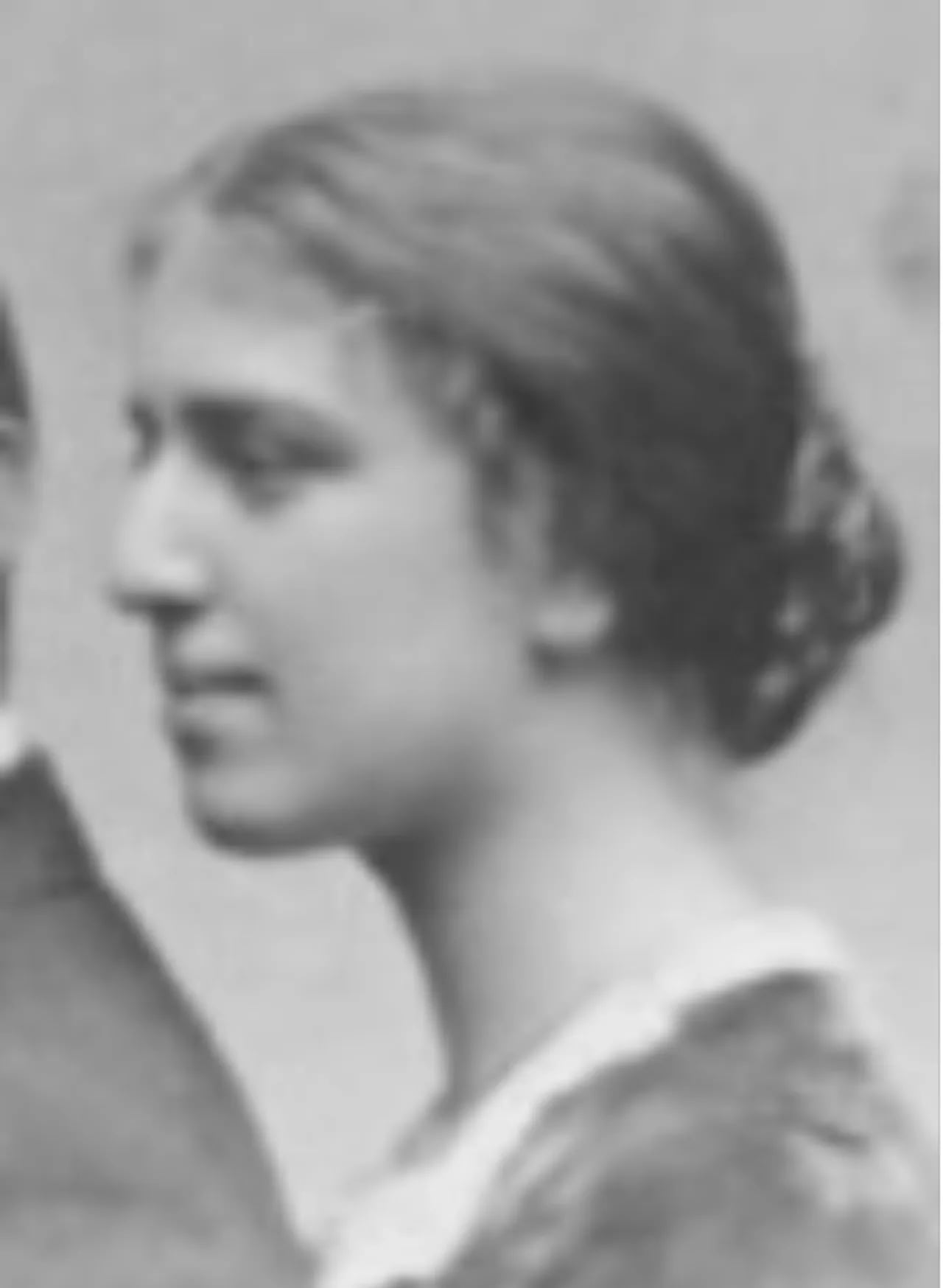 Portrait of Julie Marstrand (1882–1943) – memorial page
